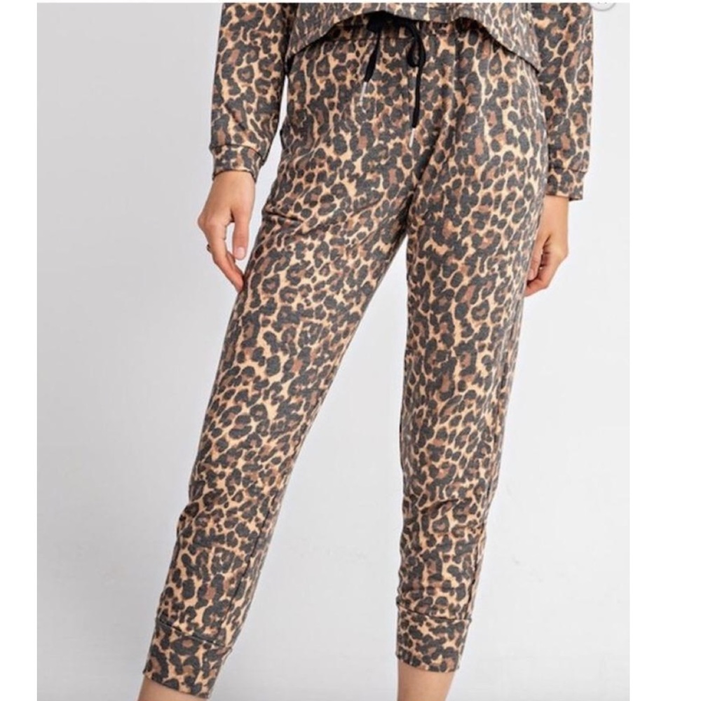 Top & Pants Cheetah Print Lounge/Jogger Set Le Lis